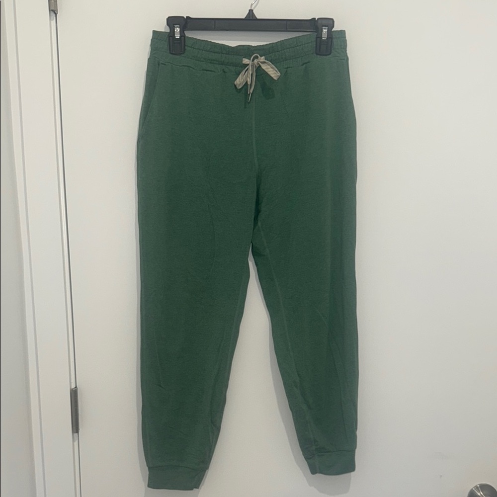 Vuori Green joggers small